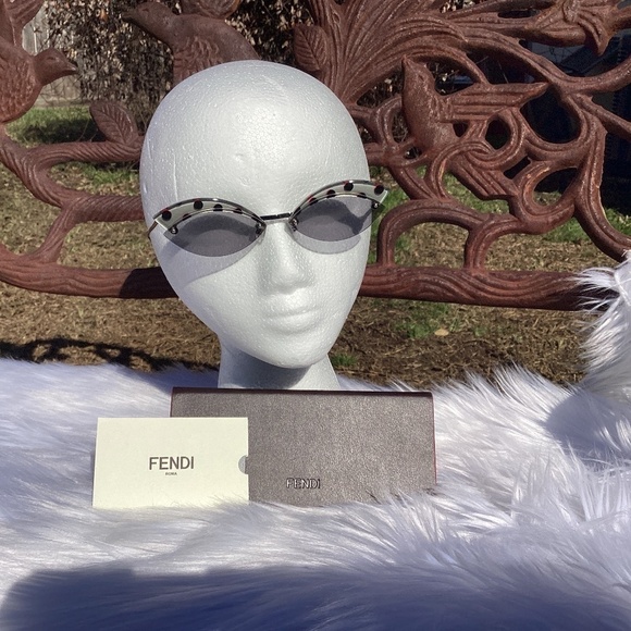 NWT FENDI 58mm Polka Dot Little Cat Eye Sunnies - Picture 2 of 9